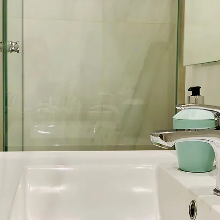 Amazing 2 Bedrooms In Centre *