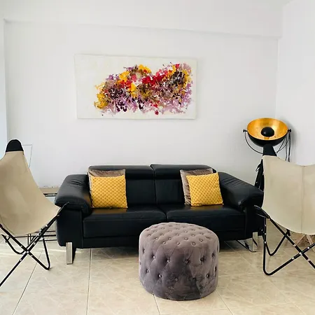 Amazing 2 Bedrooms In Centre Апартаменти *