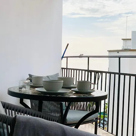 Amazing 2 Bedrooms In Centre Apartment