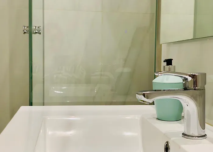 Amazing 2 Bedrooms In Centre *