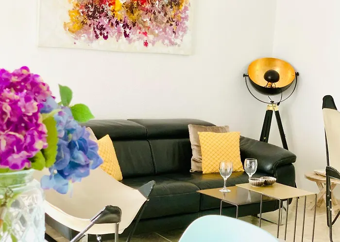 Amazing 2 Bedrooms In Centre *